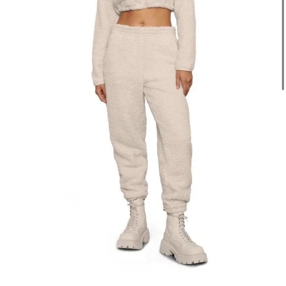 SKIMS Pants - Skims Fleece High Rise Elastic Teddy Track Pants Bone Size